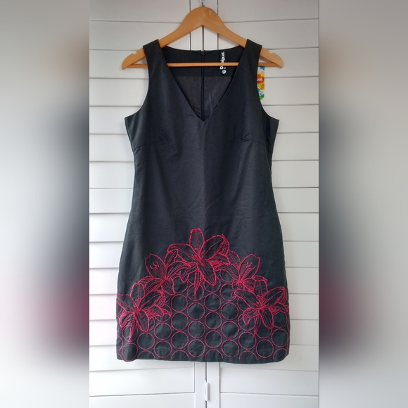Desigual Dresses & Skirts - Desigual Black Fitted Dress Size 10 Embroidered Floral BNWT